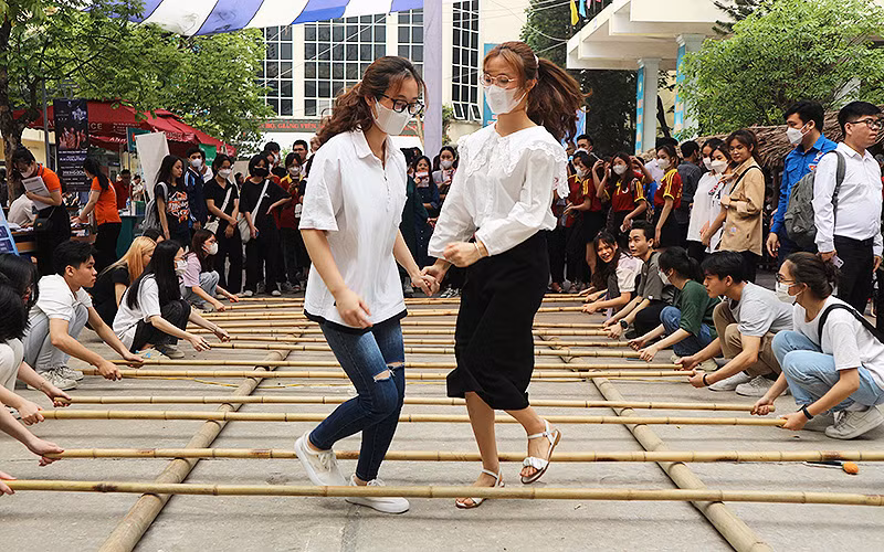 Các bạn trẻ sôi nổi tham gia Festival.