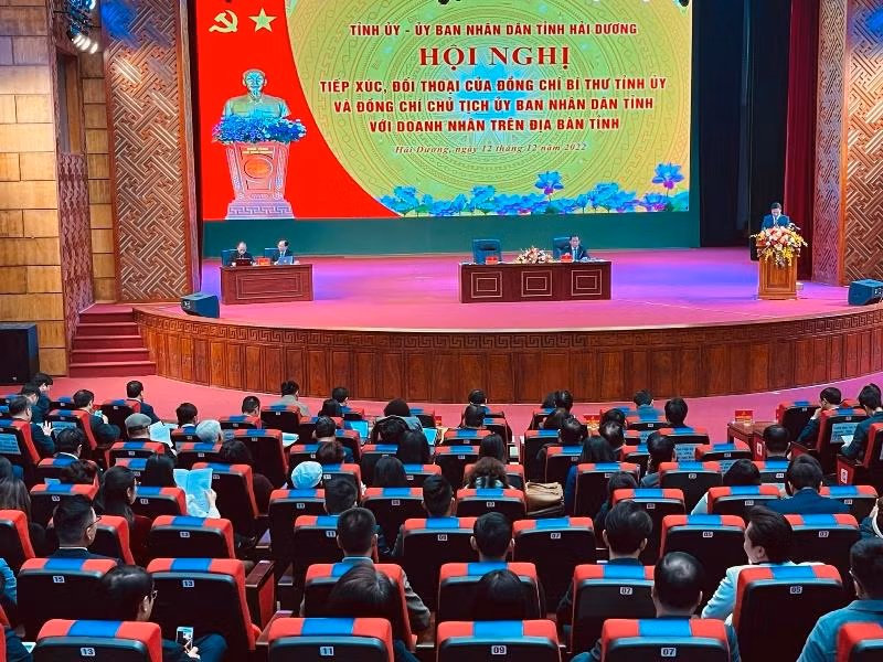 Hội nghị tiếp xúc, đối thoại với cộng đồng doanh nhân tỉnh Hải Dương.