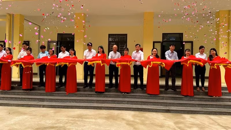 Lễ cắt băng khánh thành công trình tại tỉnh Tuyên Quang.