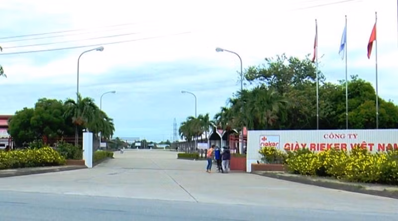 Trụ sở Công ty giày Rieker Việt Nam tại Khu công nghiệp Điện Nam-Điện Ngọc (thị xã Điện Bàn, Quảng Nam). 