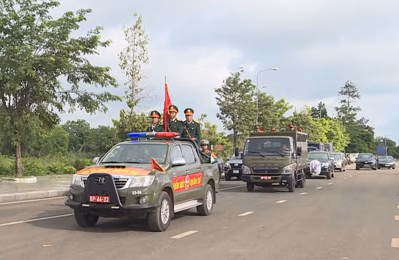 Bình phước đón 83 hài cốt liệt sĩ về nước. Bình phước đón 83 hài cốt liệt sĩ về nước.