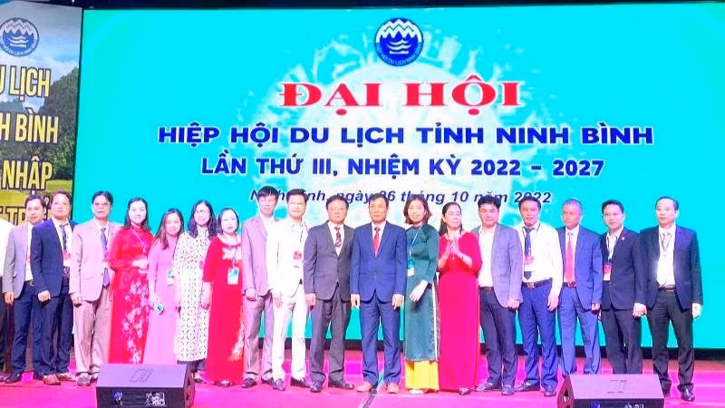 Ra mắt Ban Chấp hành Hiệp hội Du lịch Ninh Bình.