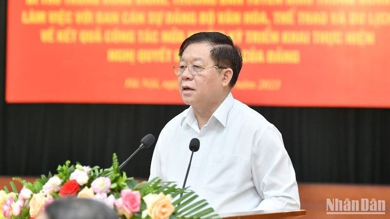 Đồng chí Nguyễn Trọng Nghĩa, Bí thư Trung ương Đảng, Trưởng Ban Tuyên giáo Trung ương phát biểu kết luận buổi làm việc.