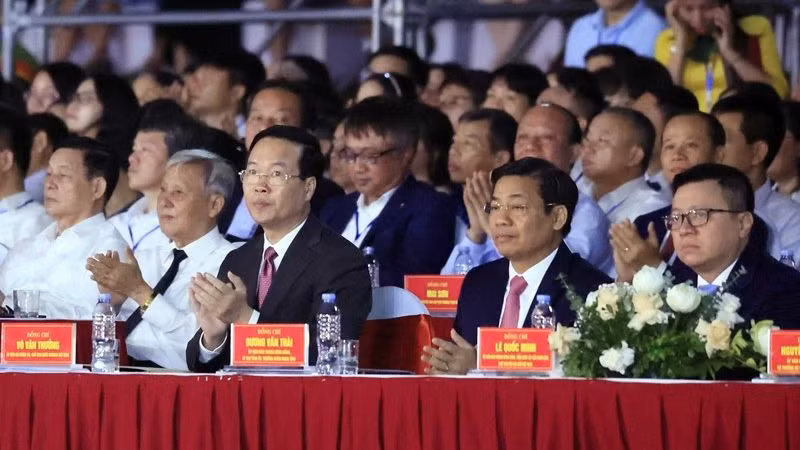 Chủ tịch nước Võ Văn Thưởng dự Lễ kỷ niệm 60 năm Ngày Bác Hồ về thăm và chỉ đạo Đại hội đại biểu Đảng bộ tỉnh Hà Bắc lần thứ Nhất (17/10/1963-17/10/2023). (Ảnh: Thống Nhất/TTXVN) 