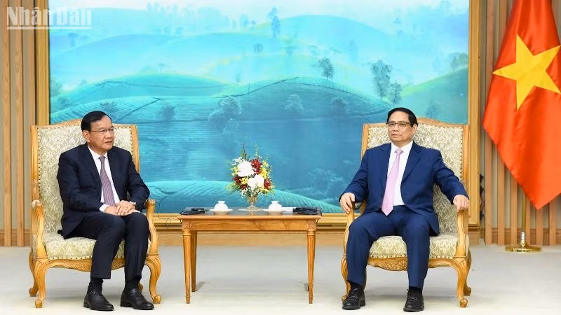 Thủ tướng Phạm Minh Chính tiếp ông Prak Sokhonn, Ủy viên Ban Thường vụ, Trưởng Ban Đối ngoại Trung ương Đảng Nhân dân Campuchia (CPP).