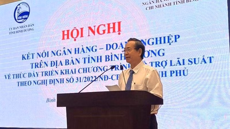 Phó Chủ tịch Ủy ban nhân dân tỉnh Bình Dương Nguyễn Văn Dành phát biểu ý kiến tại hội nghị. 