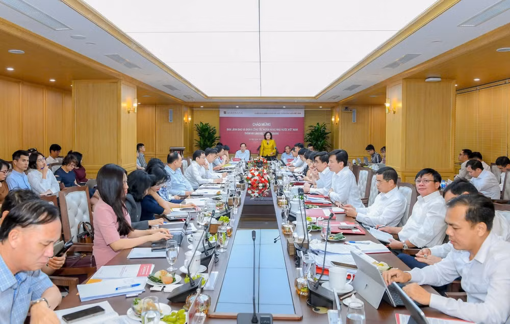 Ban Lãnh đạo và đoàn công tác Ngân hàng Nhà nước Việt Nam làm việc với Agribank về đánh giá kết quả triển khai Phương án cơ cấu lại gắn với xử lý nợ xấu giai đoạn 2021-2025.