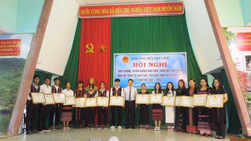 Thừa Thiên Huế vinh danh 60 giáo viên, học sinh, sinh viên dân tộc thiểu số