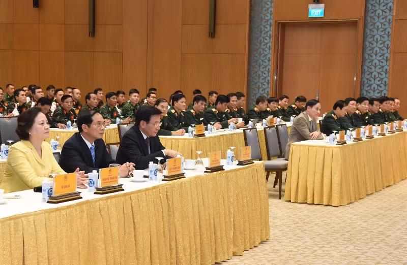 Đại diện lãnh đạo các bộ, ban ngành tham dự buổi gặp mặt.