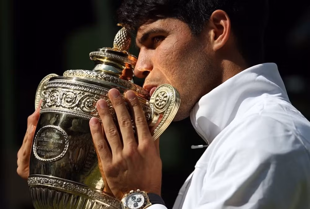 Carlos Alcaraz đã trở thành nhà vô địch Wimbledon 2024 sau khi có chiến thắng chóng vánh trước Novak Djokovic. Carlos Alcaraz đã trở thành nhà vô địch Wimbledon 2024 sau khi có chiến thắng chóng vánh trước Novak Djokovic.