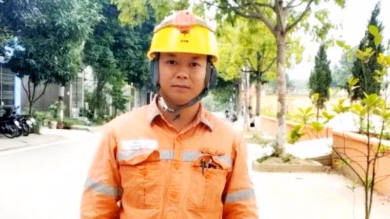 Anh Nguyễn Đức Thành, công nhân Đội quản lý vận hành điện Cam Đường, thuộc Điện lực thành phố Lào Cai cứu sống cháu bé 7 tuổi bị ngạt khói trong vụ cháy.