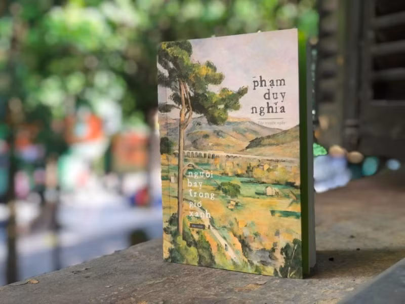 Tập truyện ngắn “Người bay trong gió xanh” của nhà văn Phạm Duy Nghĩa.