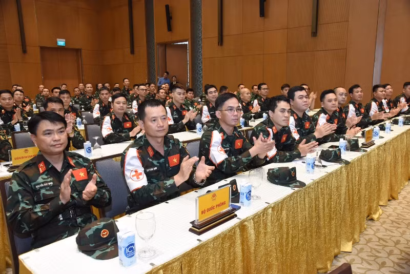 Các đại biểu tham dự buổi gặp mặt.