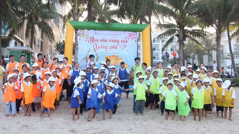 Hào hứng với cát, biển và Teambuilding.