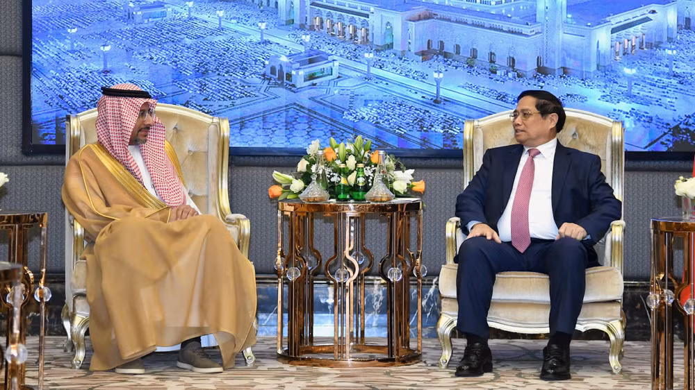 Thủ tướng Chính phủ Phạm Minh Chính tiếp Bộ trưởng Công nghiệp và Khoáng sản Saudi Arabia Bandar Alkhorayef (Ảnh: THANH GIANG). 