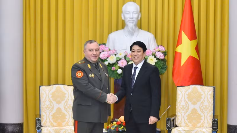 Chủ tịch nước Lương Cường tiếp Bộ trưởng Quốc phòng Belarus Khrenin Viktor Gennadievich.