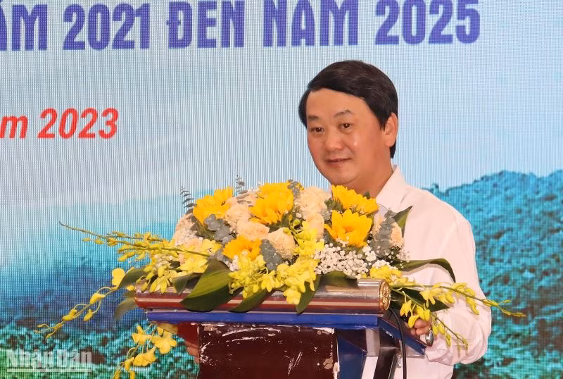 Bộ trưởng, Chủ nhiệm Ủy ban Dân tộc Hầu A Lềnh phát biểu tại hội thảo.