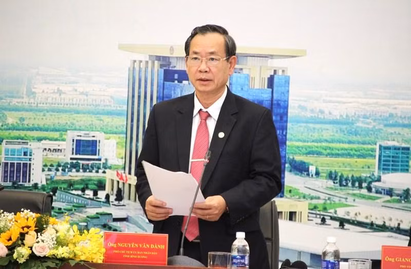 Phó Chủ tịch Ủy ban nhân dân tỉnh Bình Dương Nguyễn Văn Dành phát biểu ý kiến tại hội thảo.