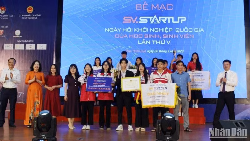 Đoàn học sinh Trường THPT chuyên Lê Quý Đôn của tỉnh Quảng Trị đạt giải Nhất cuộc thi với dự án “Thiết kế mô hình ảo Thành cổ Quảng Trị phục vụ giáo dục và du lịch”.