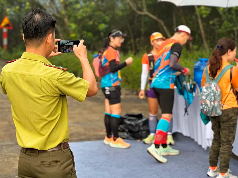 Hơn 500 "runner" tham gia chạy để kêu gọi không săn bắt, sử dụng, mua bán thịt động vật rừng.