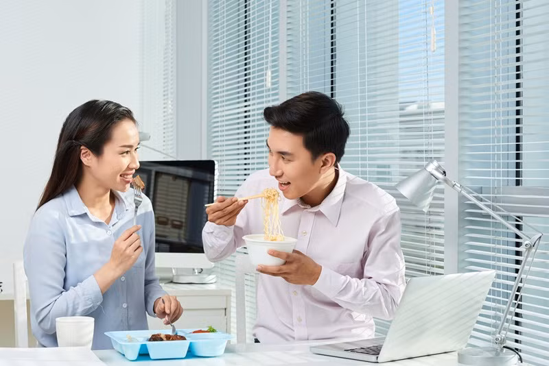 Ra đời từ Nhật Bản, mì ăn liền trở thành món ăn được ưa chuộng trên thế giới, trong đó có Việt Nam.