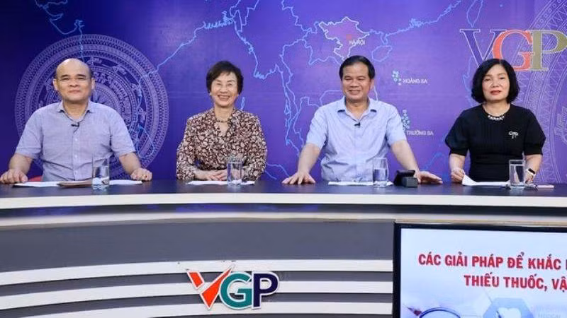 Các khách mời tại tọa đàm.