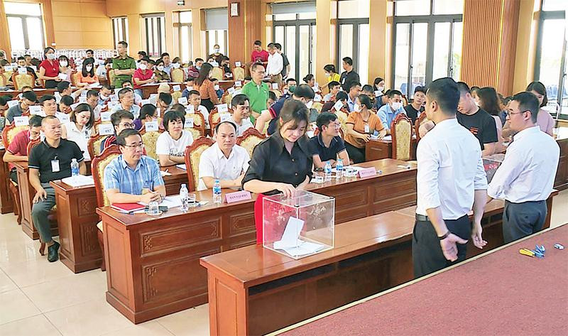 Phiên đấu giá đất tại huyện Đông Anh.