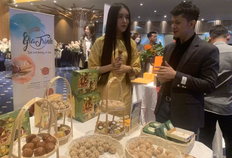 Sản phẩm OCOP quận Hoàn Kiếm tại buổi ký kết hợp tác.