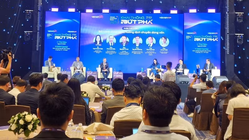 Quang cảnh diễn đàn đầu tư Việt Nam 2025.