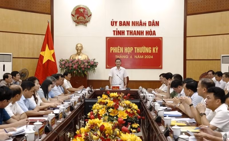 Lãnh đạo tỉnh Thanh Hóa phát biểu tại phiên họp.