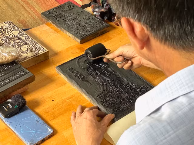 Công đoạn lăn mực