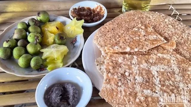 Món quà quê dân dã mời khách tham quan.