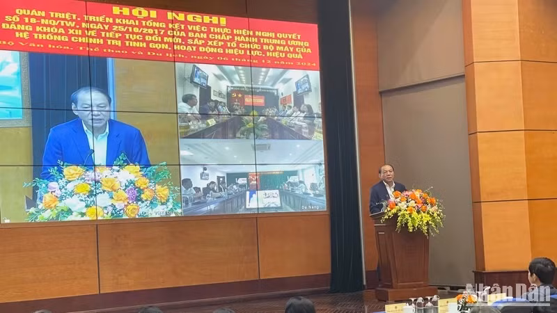 Bộ trưởng Nguyễn Văn Hùng phát biểu chỉ đạo.