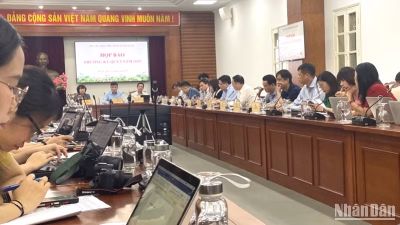 Quang cảnh họp báo thường kỳ của Bộ Văn hóa, Thể thao và Du lịch. 