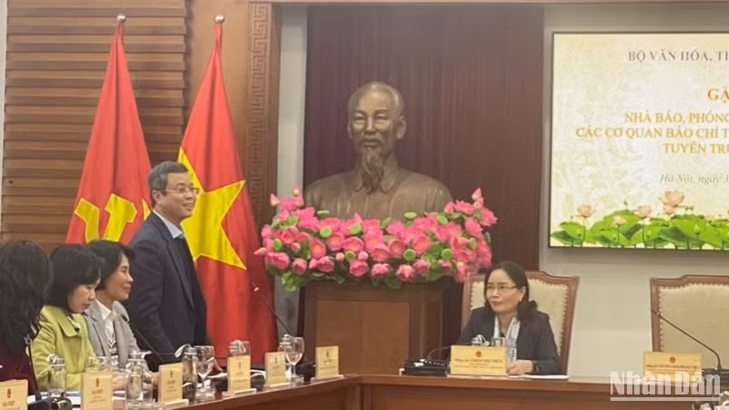 Phó Cục trưởng Cục Du lịch quốc gia Nguyễn Lê Phúc phát biểu.