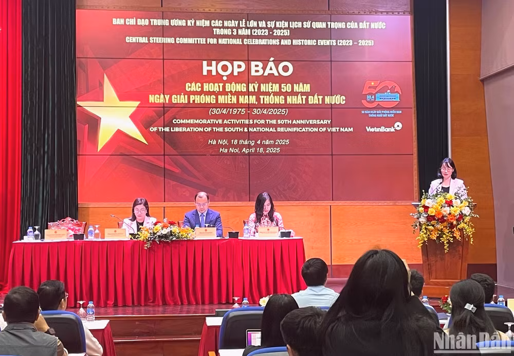 Phó Chủ tịch UBND Thành phố Hồ Chí Minh Trần Thị Diệu Thuý chia sẻ thông tin tại họp báo.