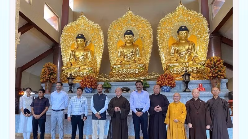 Đoàn tiền trạm Ấn Độ khảo sát tại chùa Thanh Tâm - địa điểm tôn trí xá lợi Phật. 