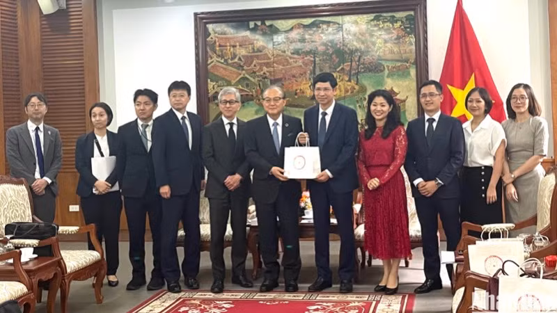 Thứ trưởng Văn hóa, Thể thao và Du lịch Hồ An Phong tiếp đoàn công tác của Viện Nghiên cứu Giao thông và Du lịch Nhật Bản. 