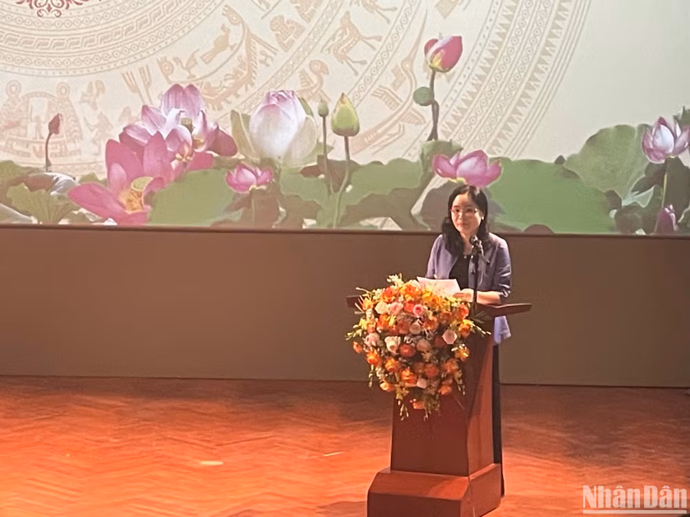 Thứ trưởng Bộ Văn hoá, Thể thao và Du lịch Trịnh Thị Thủy phát biểu khai mạc.