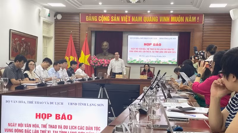 Phó Chủ tịch Thường trực UBND tỉnh Lạng Sơn Dương Xuân Huyên phát biểu.