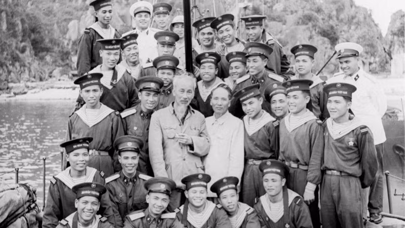 Tư liệu trong Triển lãm “Hồ Chí Minh đẹp nhất tên Người”. 