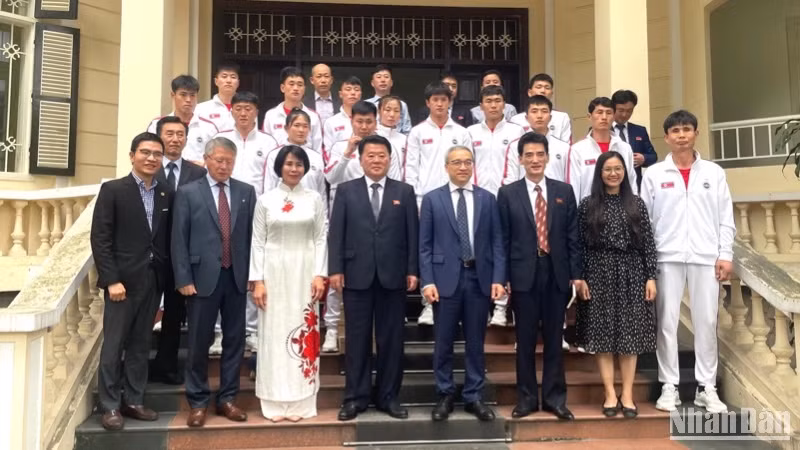 Đoàn võ thuật Taekwondo Triều Tiên thăm và làm việc tại trụ sở Bộ Văn hóa, Thể thao và Du lịch. 