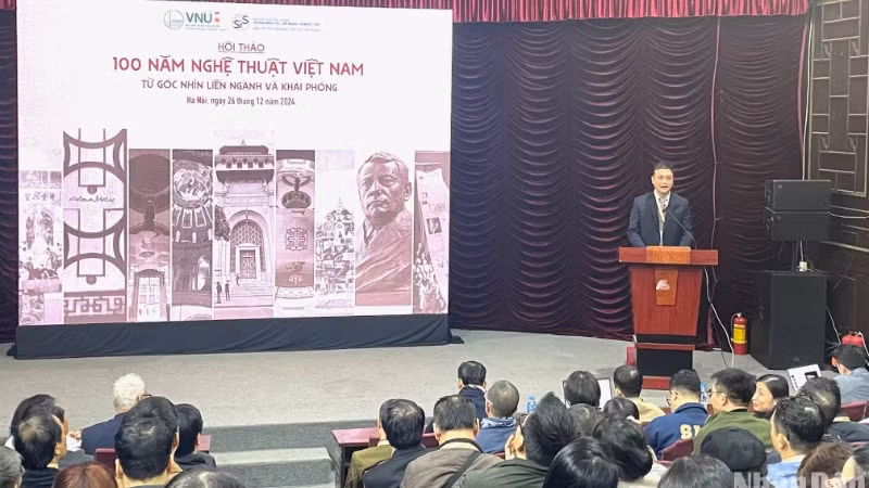 Hiệu trưởng Trường Khoa học liên ngành và Nghệ thuật Nguyễn Văn Hiệu phát biểu.