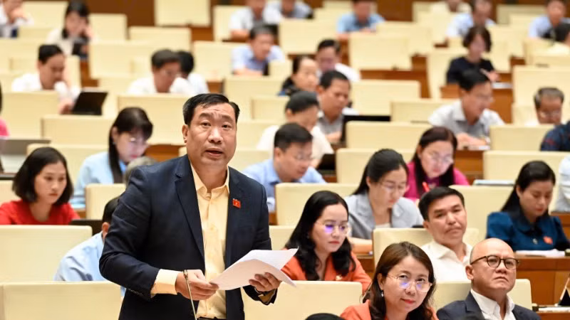 Đại biểu Thạch Phước Bình (đoàn Trà Vinh) đề xuất cần quy định rõ cơ chế hậu kiểm sau khi cấp vốn. (Ảnh: BÙI GIANG)