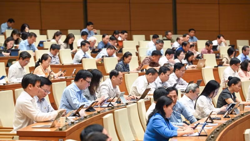 Quốc hội họp phiên toàn thể tại hội trường nghe Tờ trình và Báo cáo thẩm tra dự thảo Nghị quyết của Quốc hội về một số cơ chế, chính sách đặc biệt, tạo đột phá trong xây dựng và tổ chức thi hành pháp luật. (Ảnh: BÙI GIANG)