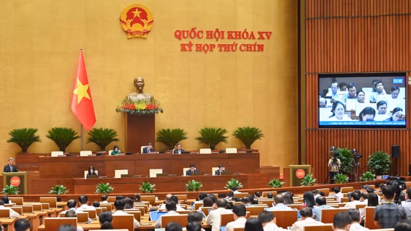 Tại Kỳ họp thứ 9, Quốc hội khóa XV, các đại biểu Quốc hội đã thể hiện rõ quyết tâm chính trị cao độ trong việc đưa tinh thần chỉ đạo của Tổng Bí thư Tô Lâm về đột phá thể chế, pháp luật sớm đi vào nghị trường và cuộc sống. (Ảnh: DUY LINH)