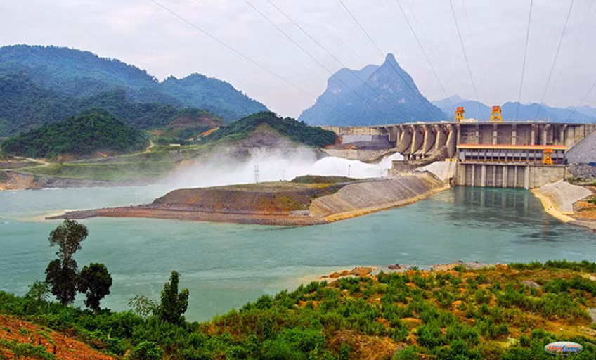 Mở cửa xả đáy thứ 4 hồ thủy điện Tuyên Quang