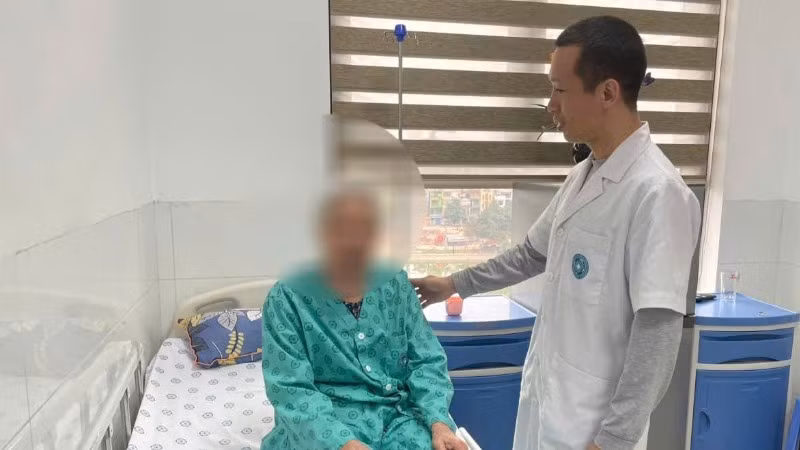 Bệnh nhân 85 tuổi sau ca phẫu thuật đã hồi phục sức khỏe. (Ảnh: Bệnh viện đa khoa Hà Đông)