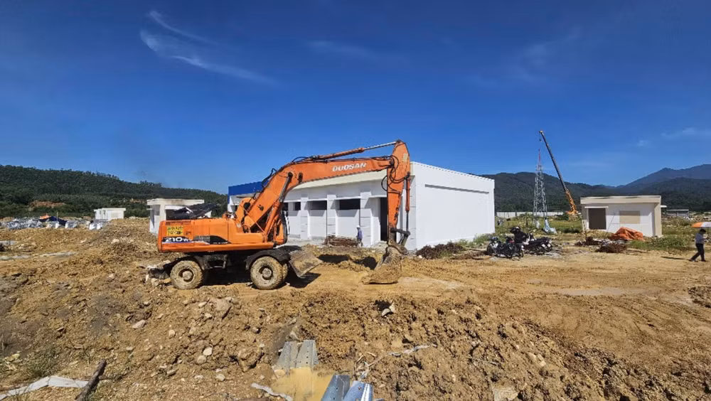 Công trường xây dựng TBA 500kV tại xã Trung Mỹ, huyện Bình Xuyên.