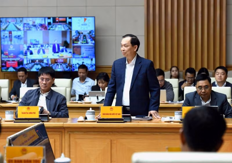 Đại diện lãnh đạo Ngân hàng Nhà nước Việt Nam phát biểu.